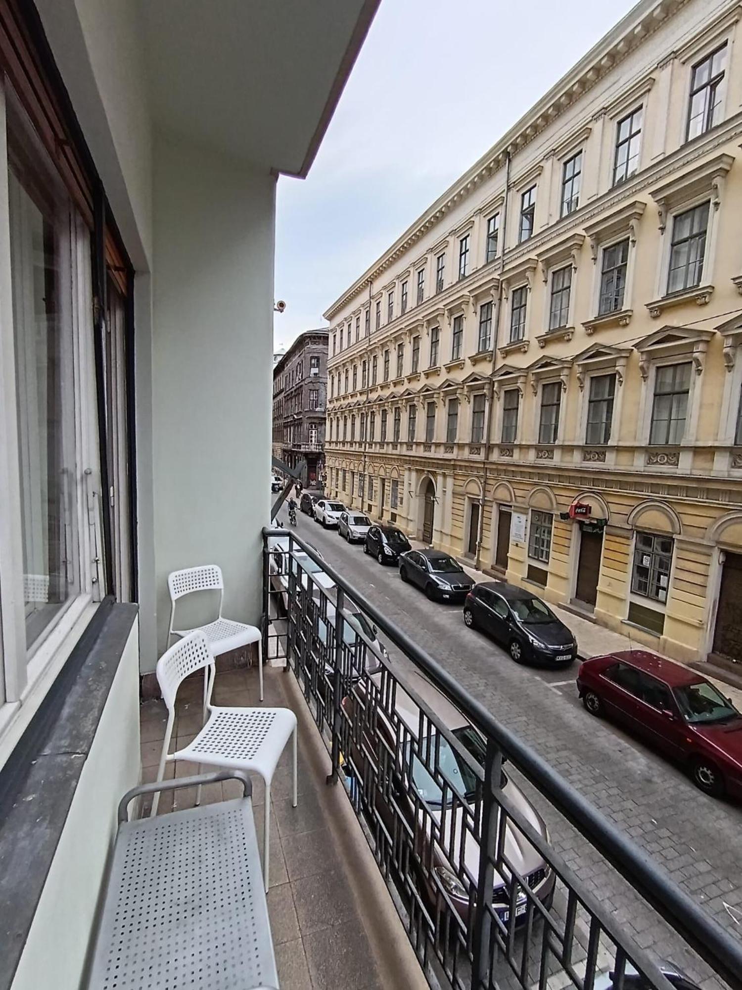 Studio With Terrace In Heart Of The City 布达佩斯 外观 照片